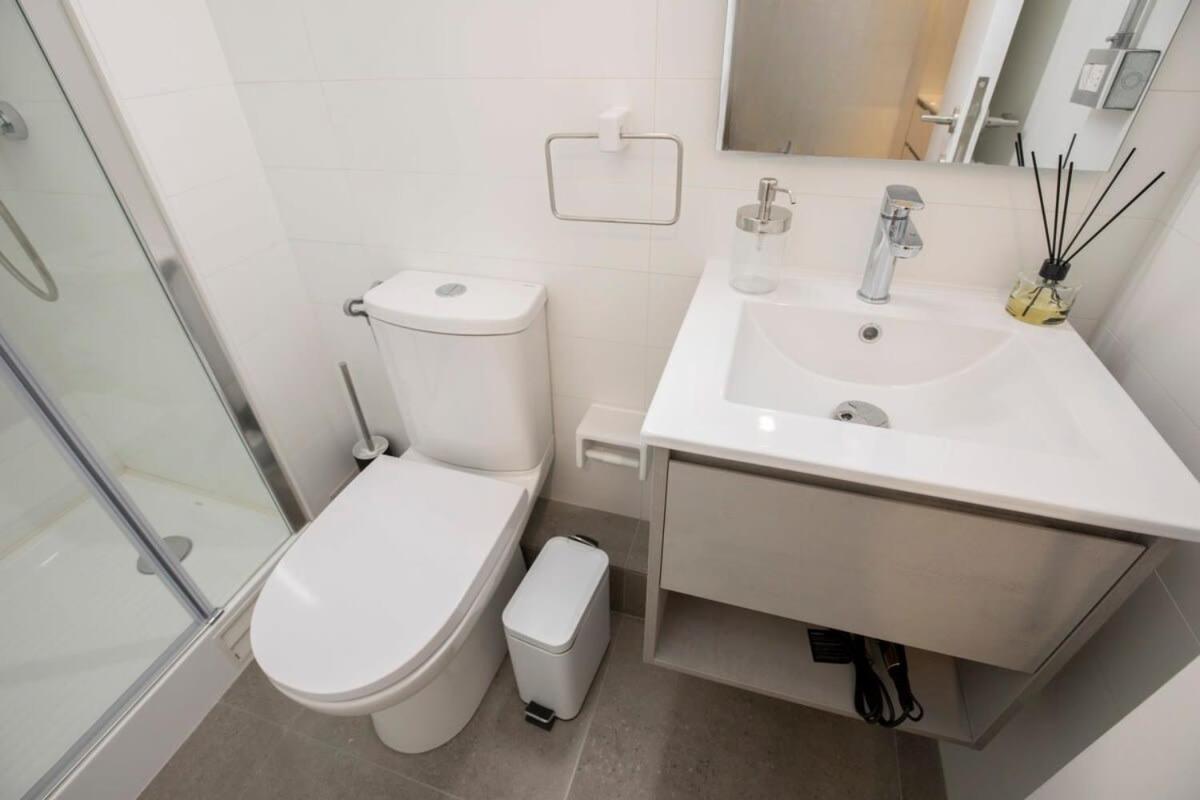 Apartamento Hom I Lujoso En Calle Monjitas Santiago